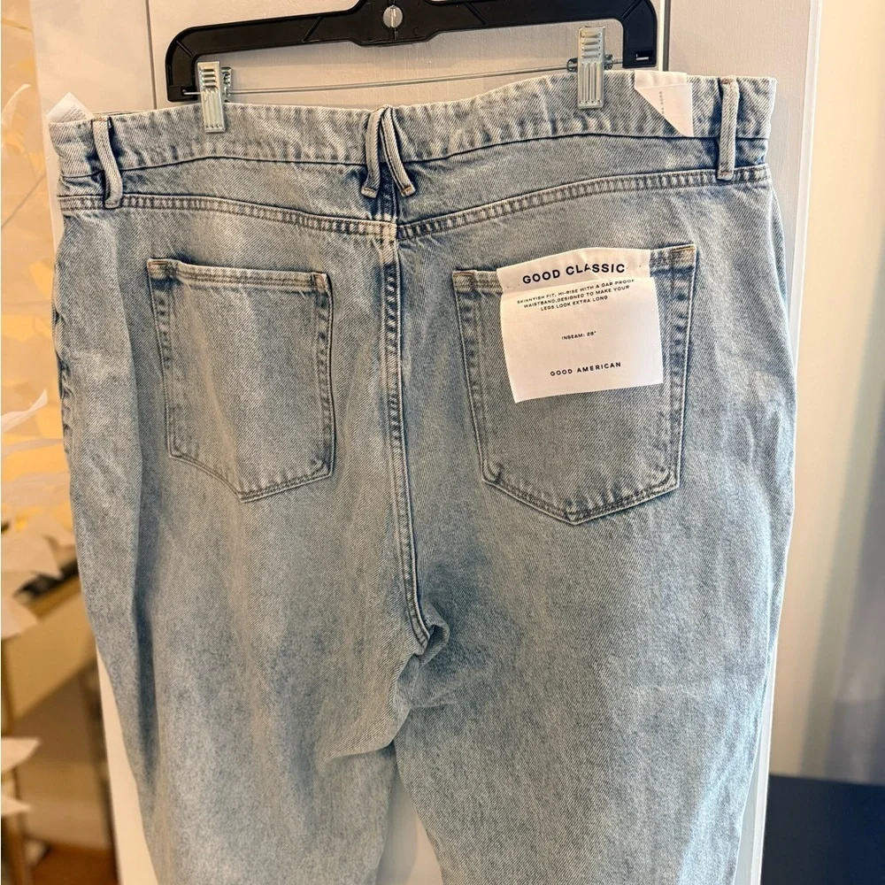 NWT Good American Beachy Distressed hi-Rise Curvy Jeans